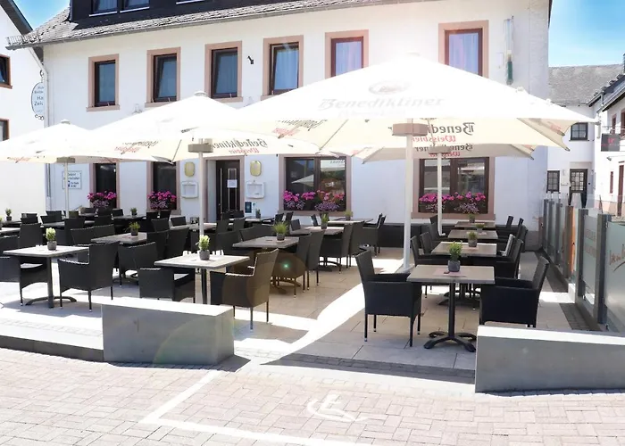 Restaurant Haus Zwicker מלון *