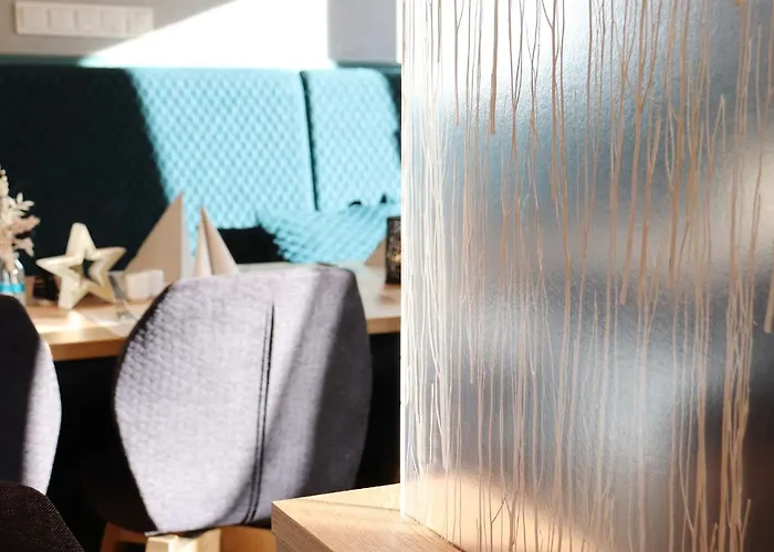 Restaurant Haus Zwicker מלון *